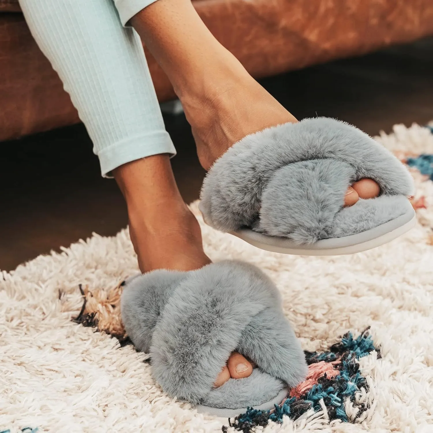 Ankis Women's Plush Slippers with Cross Band, Warm Slippers, 2 Pairs of Memory Foam and Open Toe, Fluffy Slippers for Indoor and Outdoor Use (White, Black, Grey, Pink, Camel)