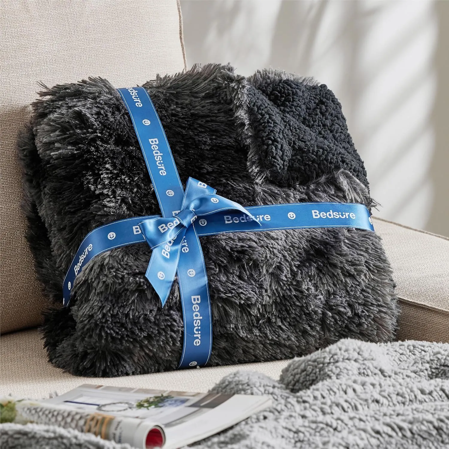 Bedsure Fluffy Black Blanket Throws Gifts for Men, Women, Soft Fleece Cozy Fuzzy Sherpa Plush Warm Minky Thick Faux Fur Throws for Couch, Bed, Black Decor House Blanket Gifts for Him Her, 50x60