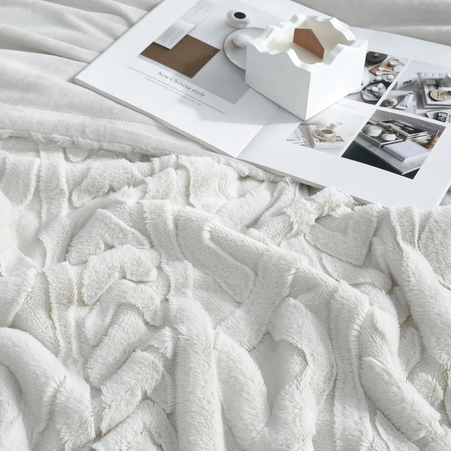 Cozy Bliss Faux Fur Throw Blanket for Couch, Jacquard Fuzzy Plush Soft Thick Winter Throw Blanket for Sofa Bed Living Room Bedroom，60"x80" Beige