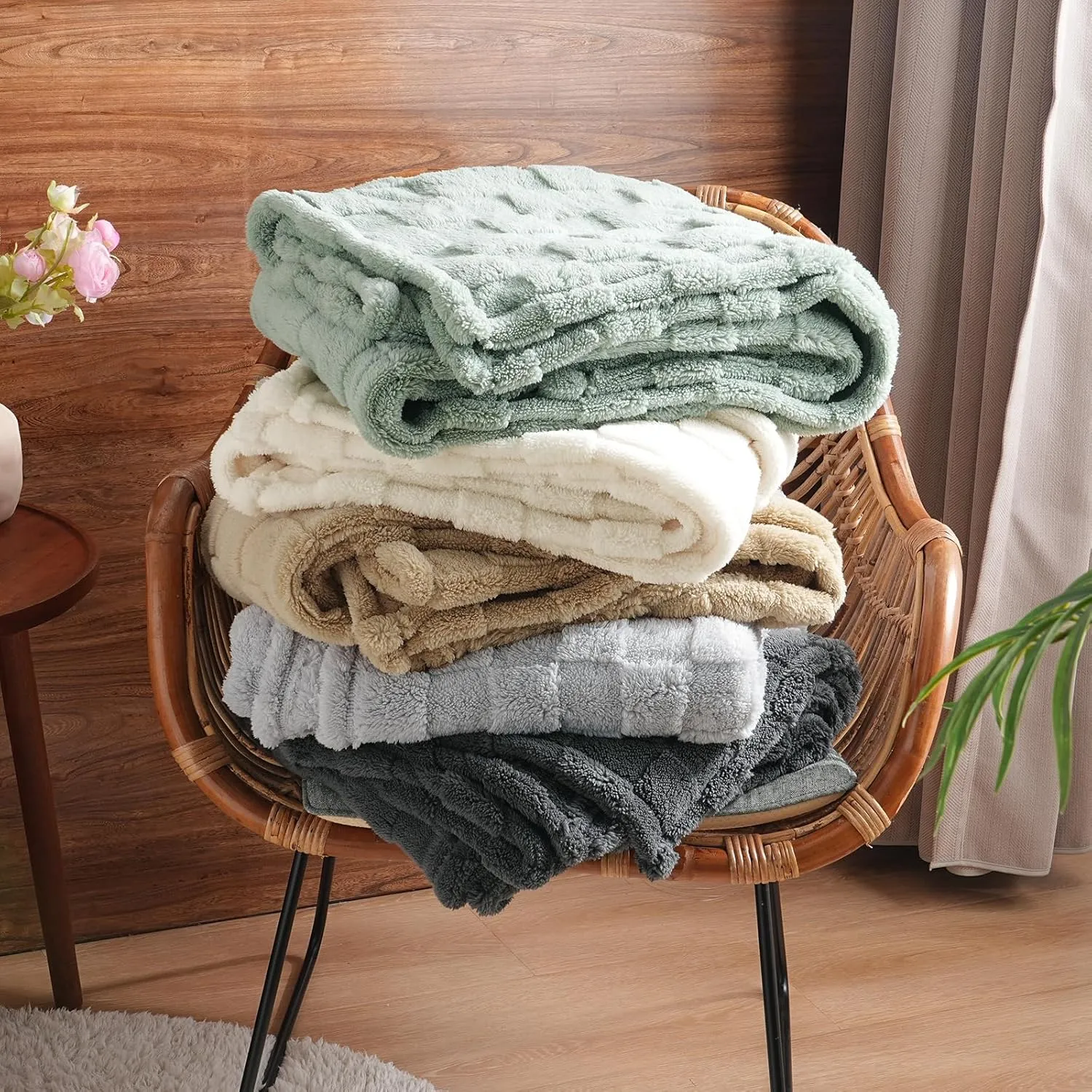 David's Home Ultra Soft Fleece Blanket Twin Size - Checkered Jacquard Flannel, No Shedding & No Pilling, Cozy Lightweight All Season Decor for Couch/Bed, Light Grey, 66x90 Inches