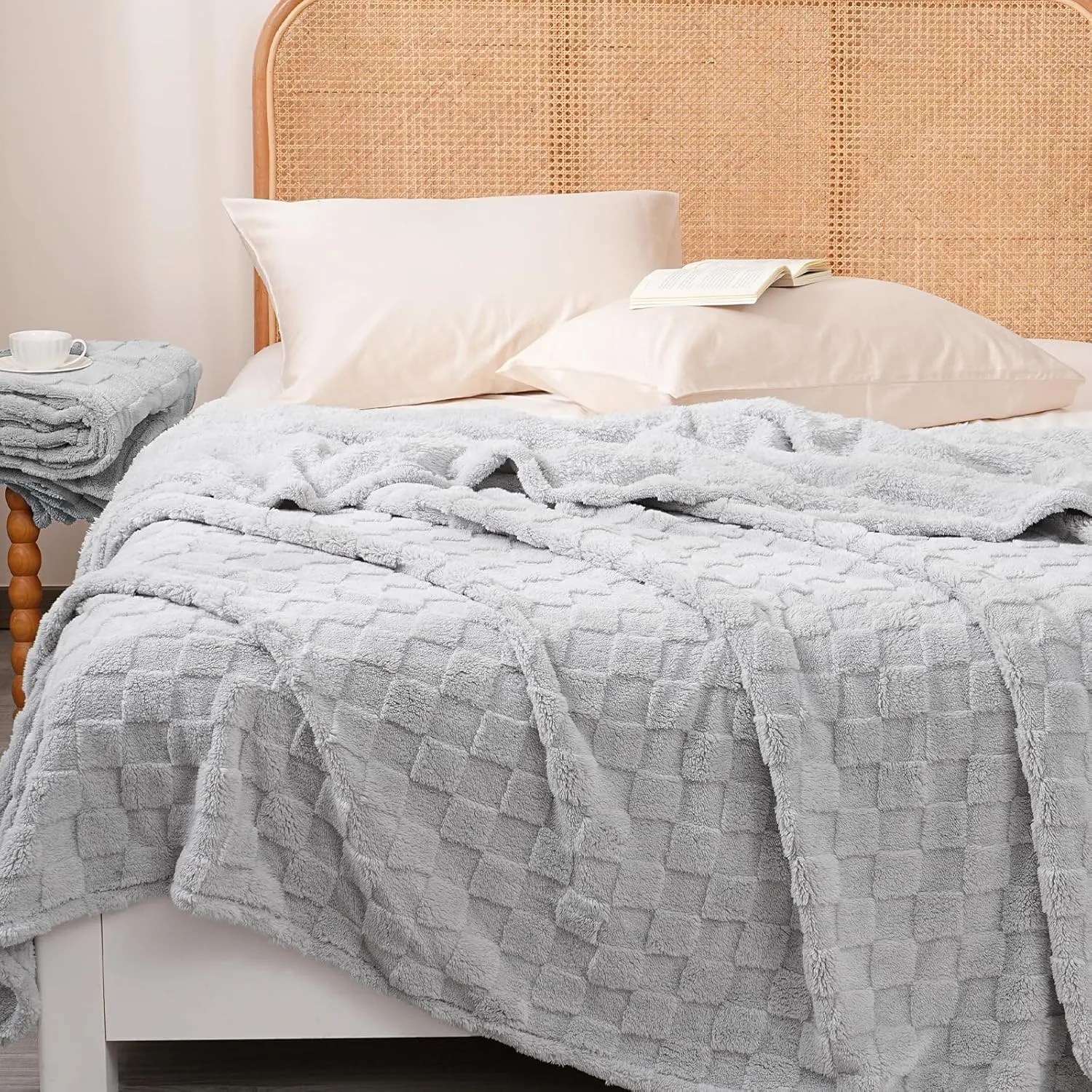 David's Home Ultra Soft Fleece Blanket Twin Size - Checkered Jacquard Flannel, No Shedding & No Pilling, Cozy Lightweight All Season Decor for Couch/Bed, Light Grey, 66x90 Inches