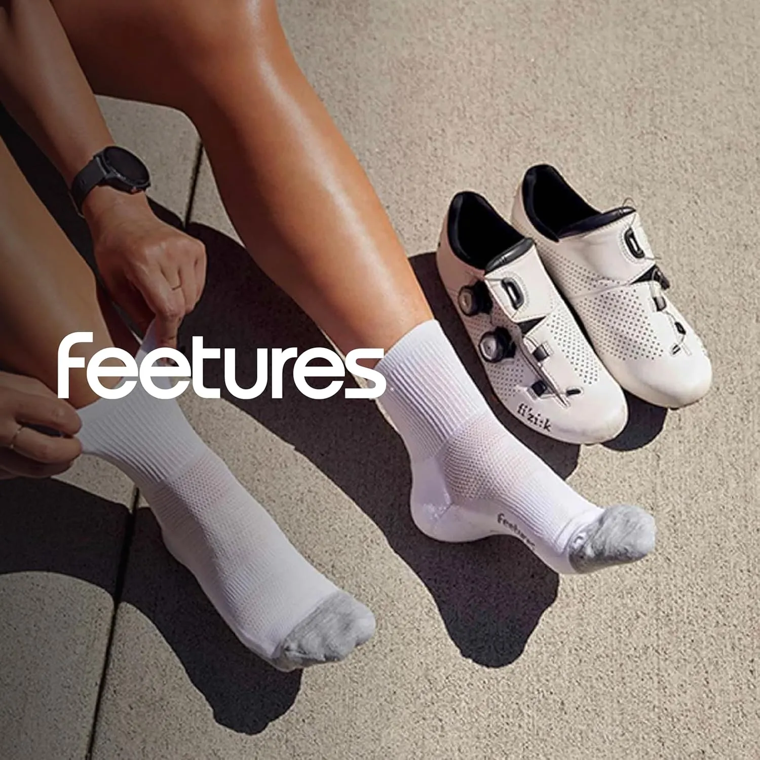 Feetures Elite Ultra Light Cushion Quarter - Sport Sock with Targeted Compression - (1 Pair)