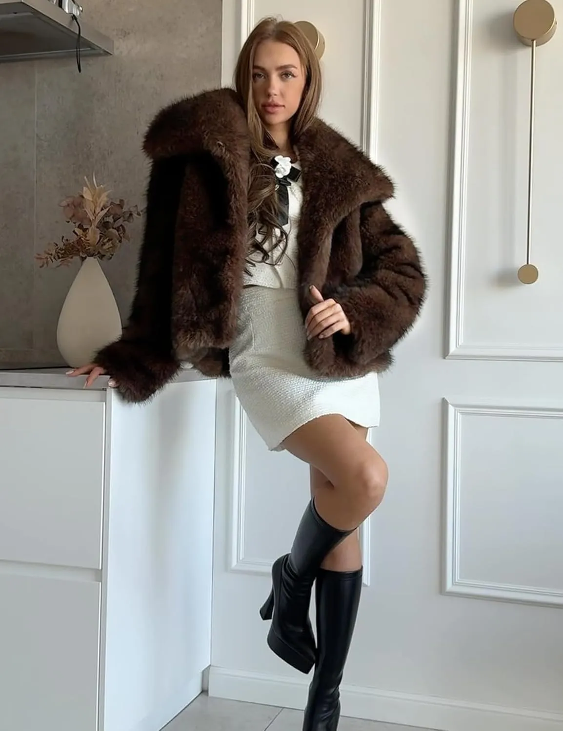 Flygo Women's Faux Fur Coat Fluffy Faux Fur Jacket Long Sleeve Lapel Furry Winter Jackets Shaggy Parka Short Coat