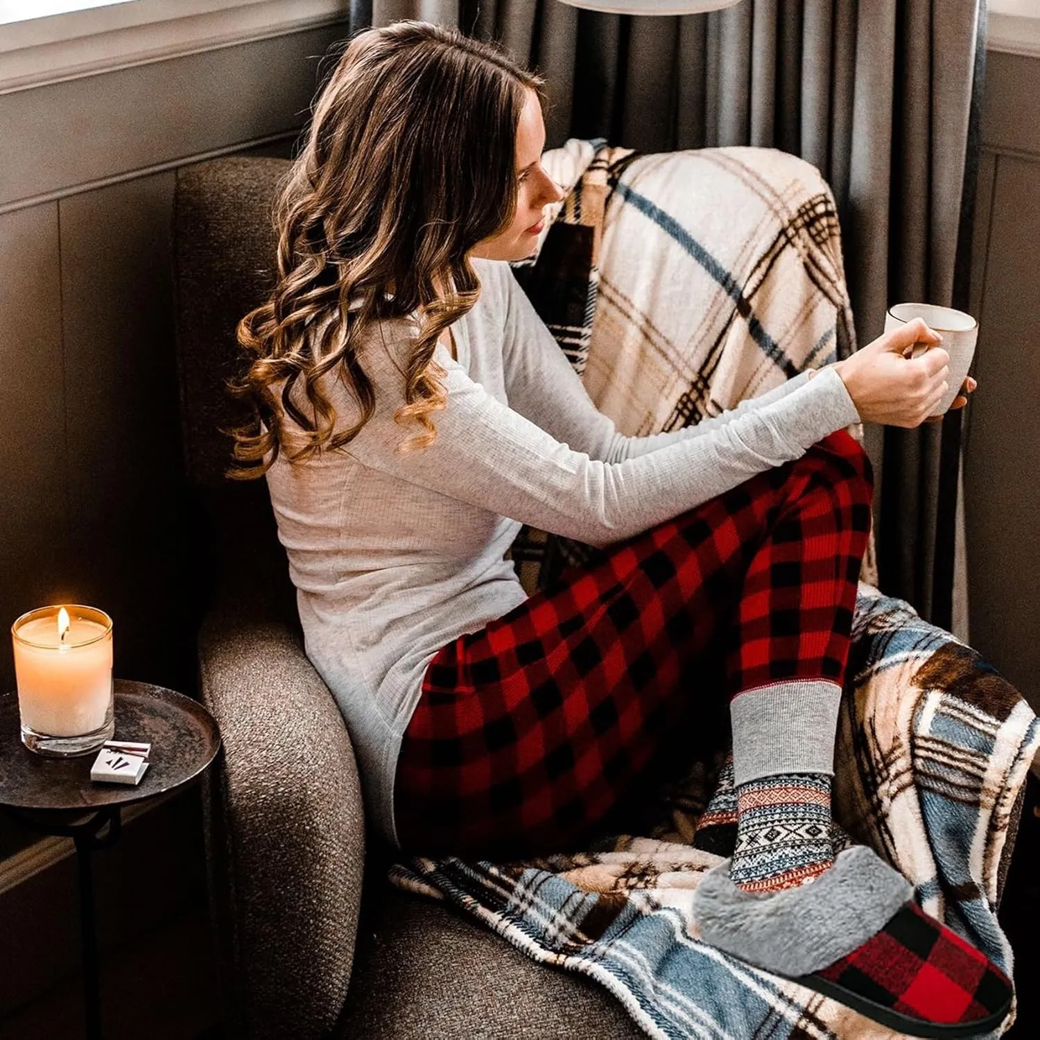 Josaywin Women's Buffalo Plaid Slippers with Memory Foam - Cozy Indoor/Outdoor Fuzzy House Shoes(Red/Black Check, Black/White Check)