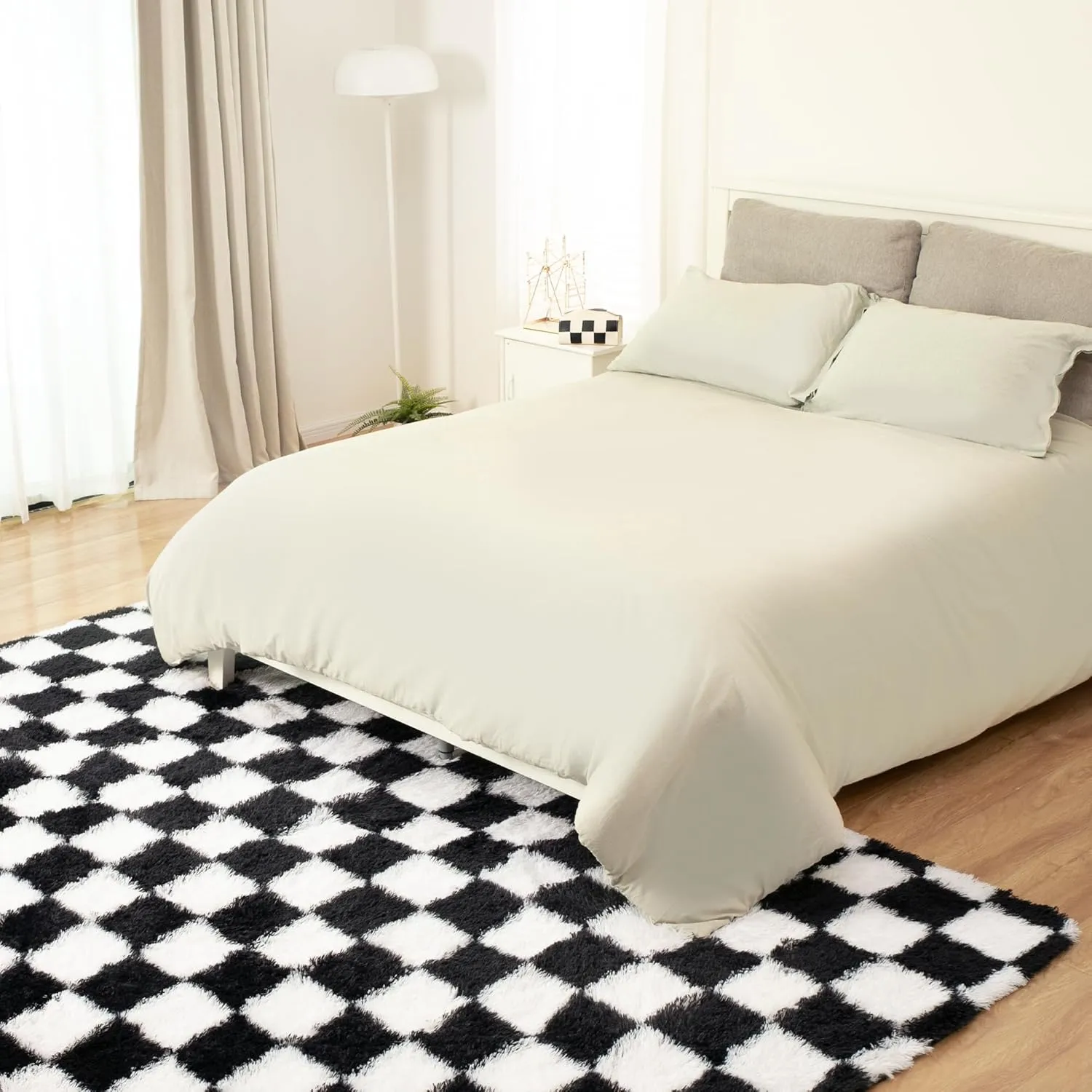 Super Soft Black and White Area Rug, 5x7 Ft Classic Checkered Shaggy High Pile Fluffy Fuzzy Carpet for Bedroom, Living Room, Kids Room, Nursery, Dorm, Home Decor