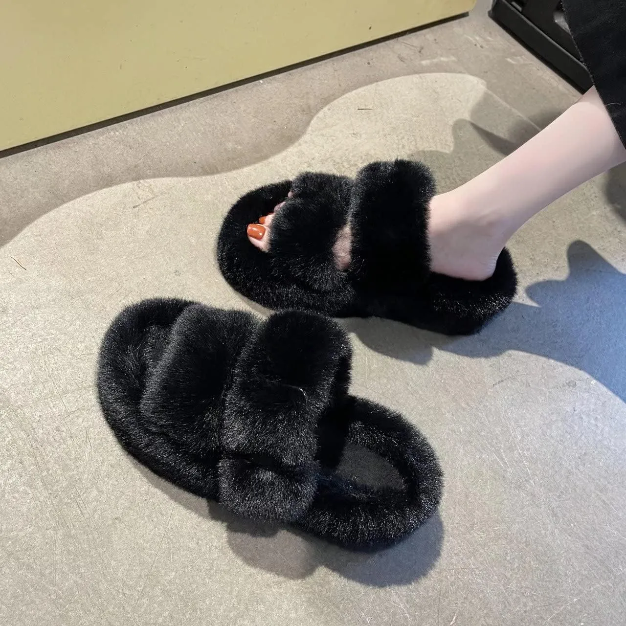 Women's Fuzzy Slippers Open Toe Fur Slides Fluffy Plush Slippers Furry Slip On Slippers House Shoes