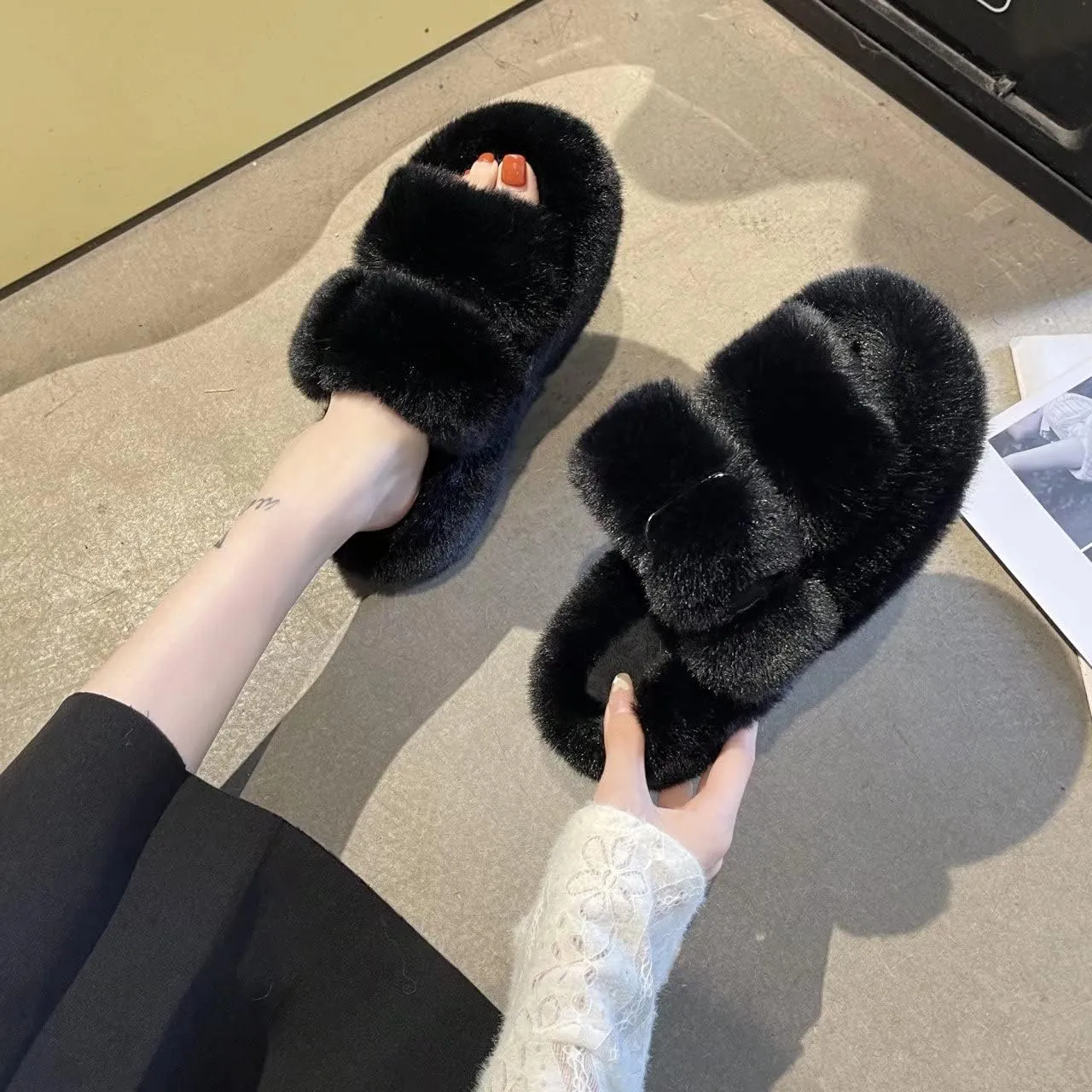 Women's Fuzzy Slippers Open Toe Fur Slides Fluffy Plush Slippers Furry Slip On Slippers House Shoes