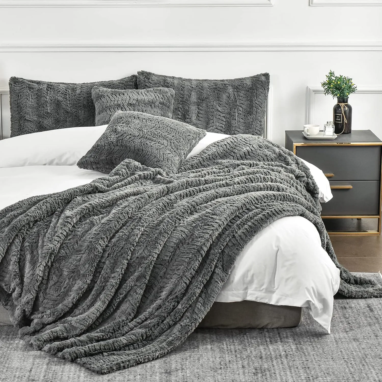 YUSOKI Luxury Faux Fur Throw Blanket(Without Pillows) 2 Layers,3lb,All Ages,Home Decoration, (Grey,50" x 63")